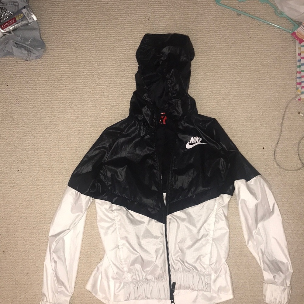 nike wind breaker